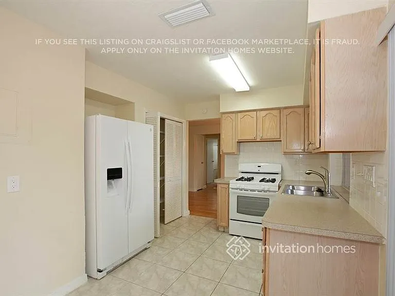 8407 NW 26th St — Photo 6