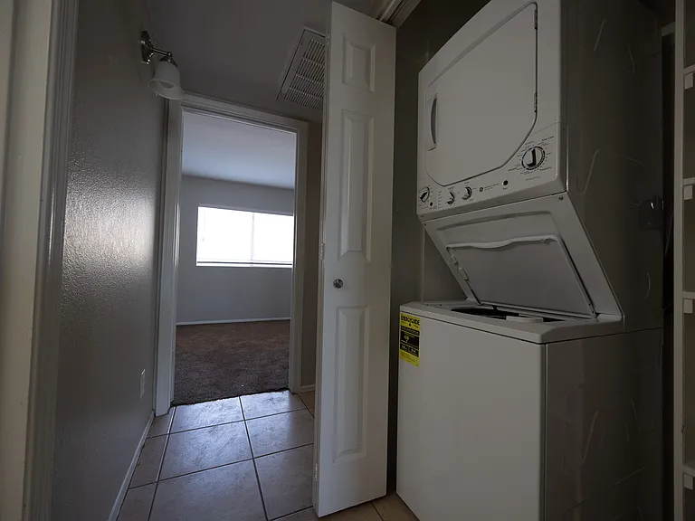 1055 W 5th St #18 — Photo 20