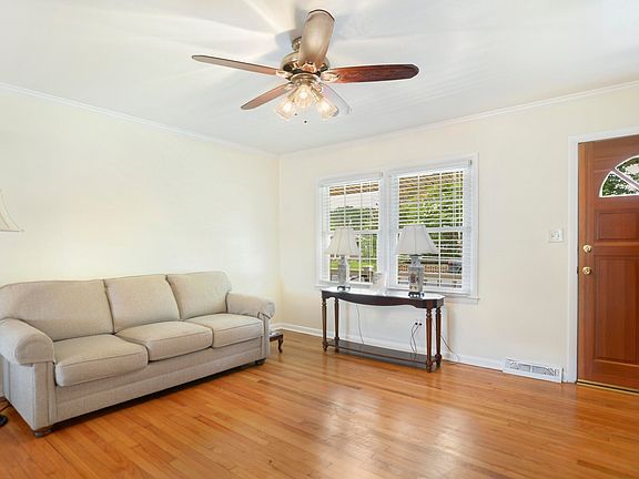 5th image of 400 Blackmon St