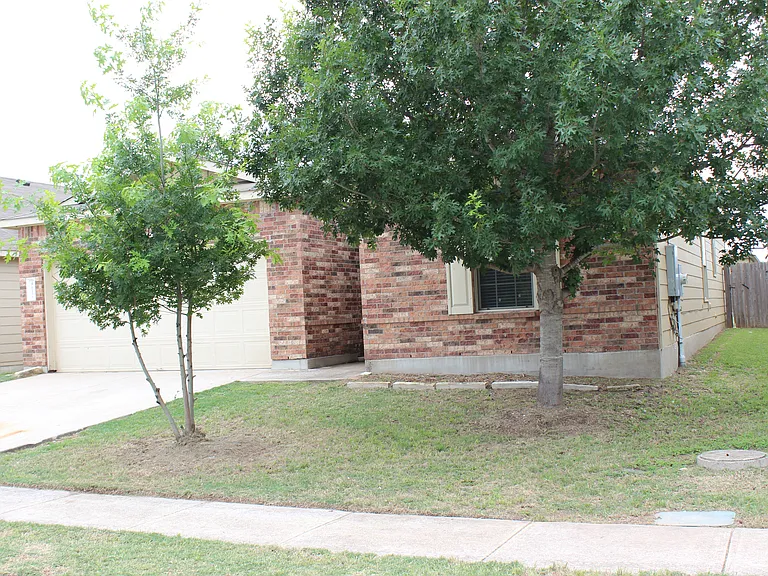 4612 Cleto St — Photo 3