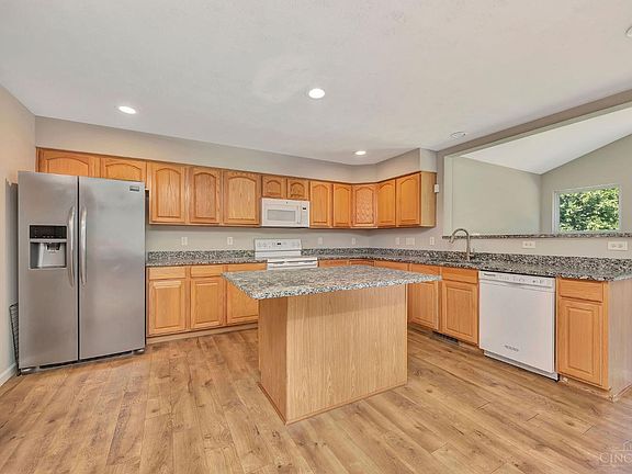 3rd image of 605 Honor Ln