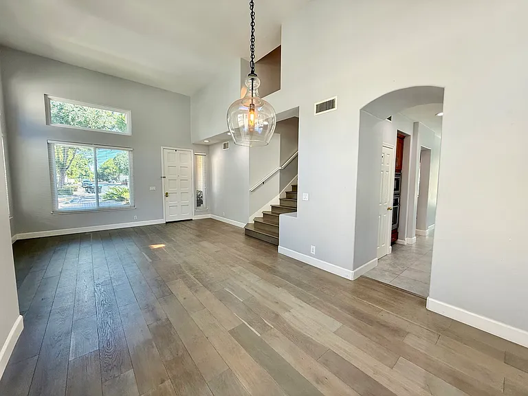 4238 Diavila Ave — Photo 10