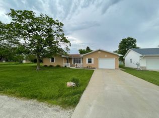 420 N Maple St, Gilman, IL 60938