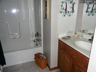 4th image of 5461 Brook Run Ave NE