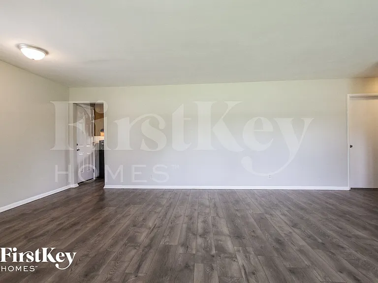 1002 N Hathaway Dr — Photo 4
