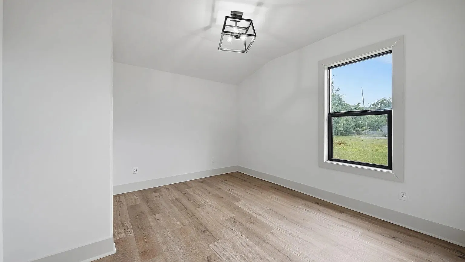 3 bed, 1050 sqft, $1,695 — Photo 4