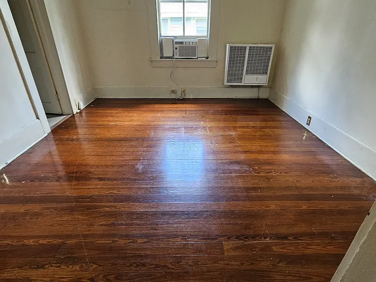 308 NW 2nd St #B — Photo 13