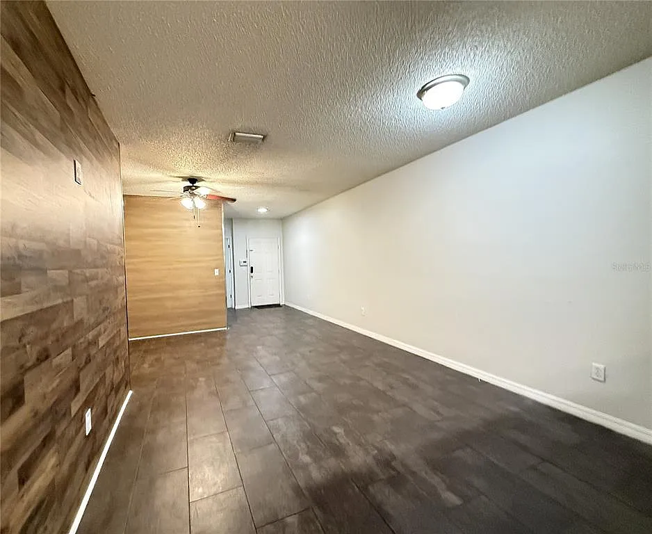 3 bed, 3.0 bath, 1412 sqft, $1,700 — Photo 3