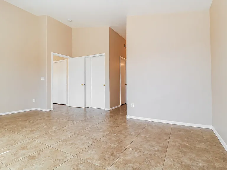 9015 W Roanoke Ave — Photo 11