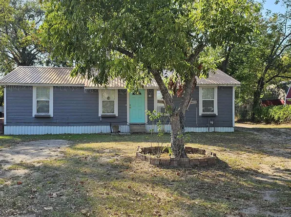 1041 N Walnut St, Van, TX 75790