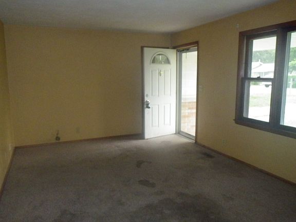 4th image of 3309 N Milton St