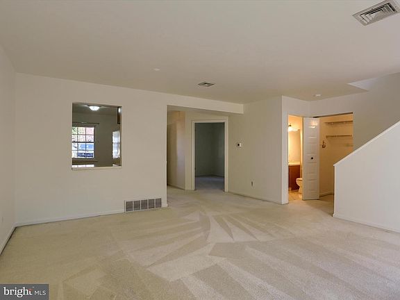 4th image of 1068 W Foxcroft Dr #1
