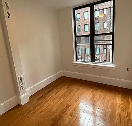 4th image of 43 W 55th St #3B