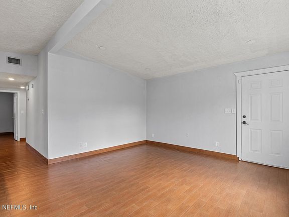 4th image of 1736 LOUVRE Drive