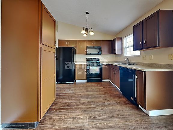 3rd image of 1559 Clovernook Dr