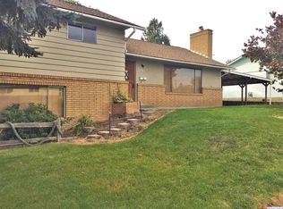 1004 Powell St, Grandview, WA 98930