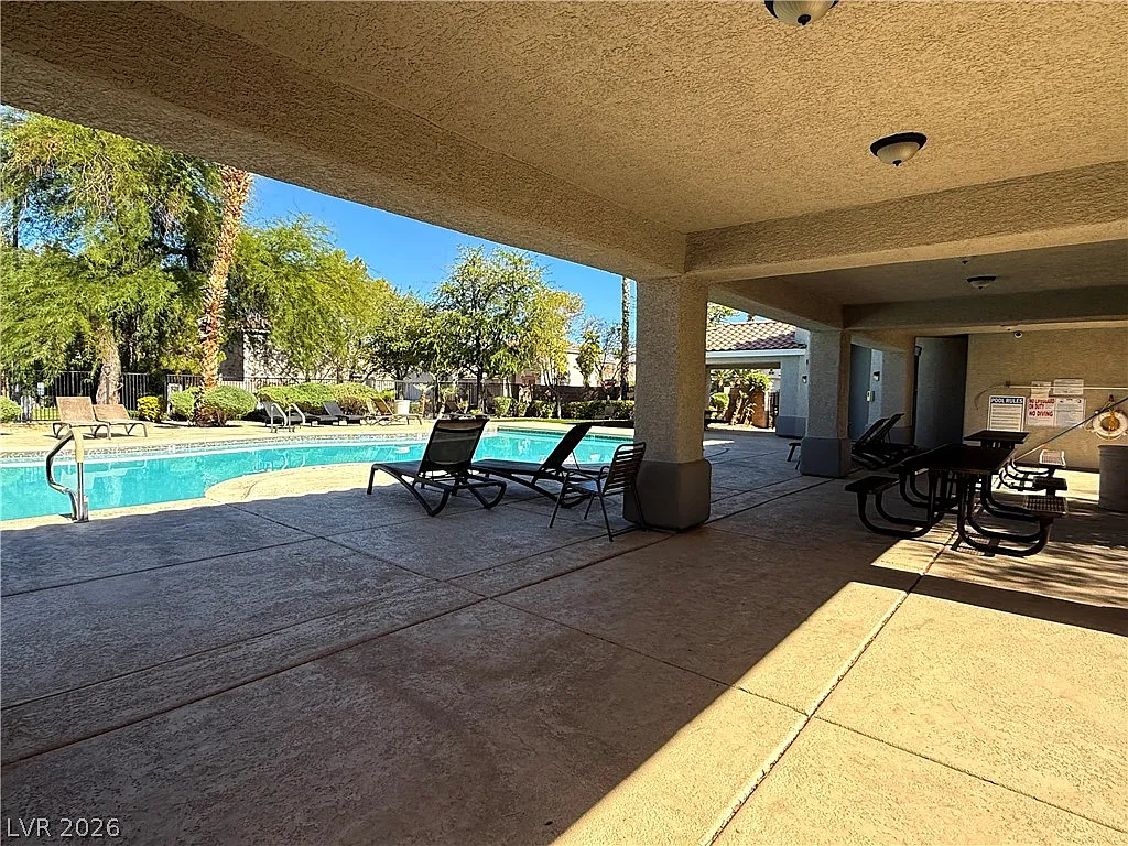 2 bed, 2.0 bath, 936 sqft, $1,698 — Photo 4