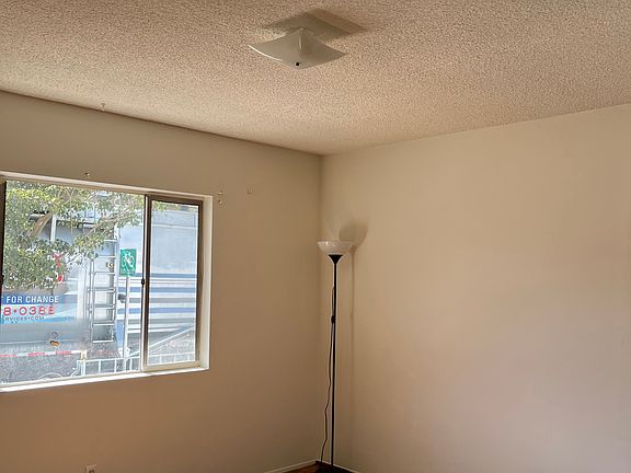 3rd image of 511-513 E Chevy Chase Dr