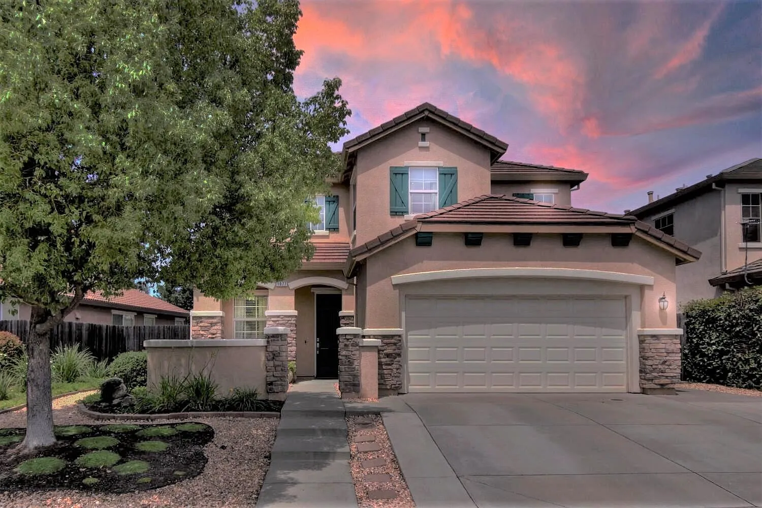 1077 Barnhill Ln photo 1