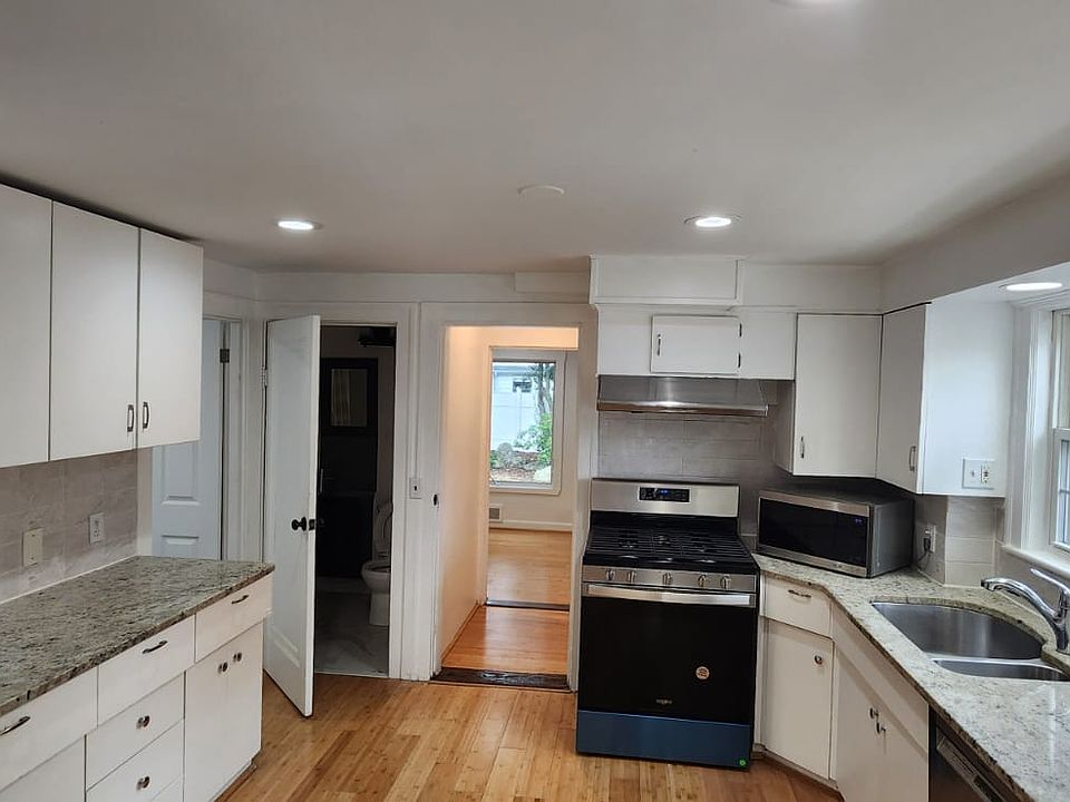 2nd image of 124 Parsons St