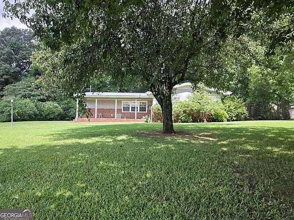 2nd image of 534 Maple Dr
