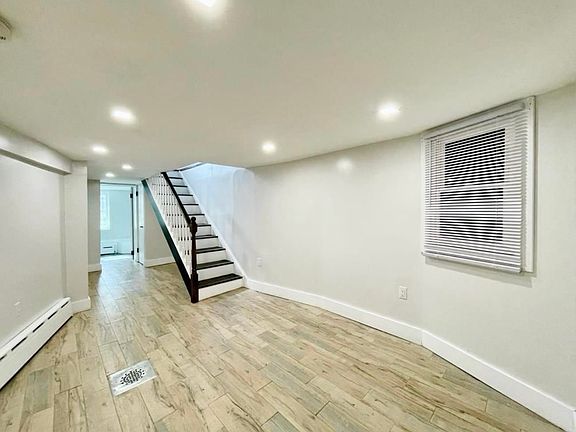 4th image of 219A Summit Ave Floor 1