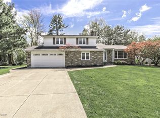 1050 Pinewood Cir, Lyndhurst, OH