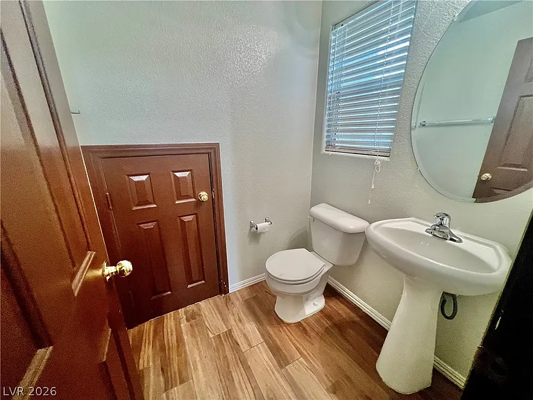 1324 Sun Village Ave — Photo 15