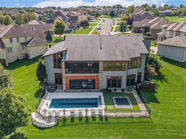 10258 N Kansas Ave, Kansas City, MO 64155