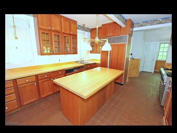 3rd image of 346 New Dover Rd