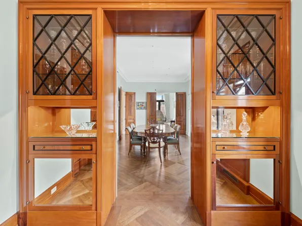 875 Park Avenue image 13 of 21