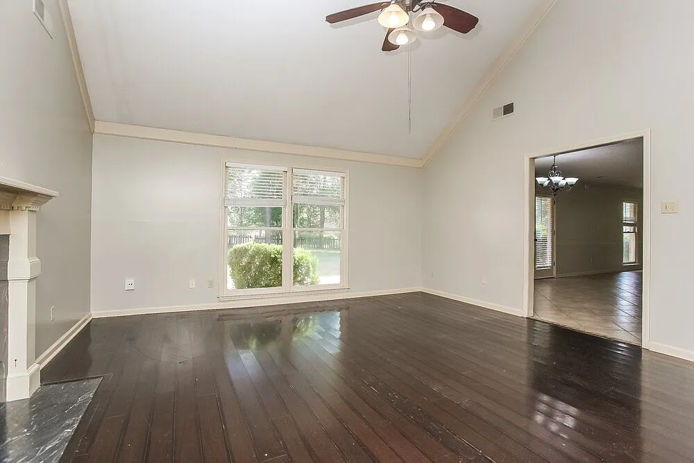 5 bed, 3.0 bath, 2590 sqft, $2,450 — Photo 4