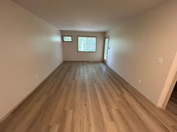 4th image of 40 Bluemound Ct APT 2