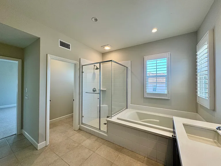 107 Omar — Photo 17