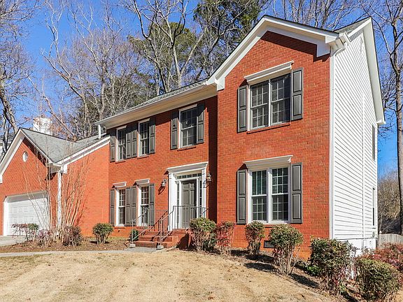 4th image of 245 Saint Martins Dr SE