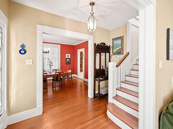 4th image of 1534 Harold St