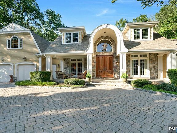 3rd image of 88 Bayberry Drive