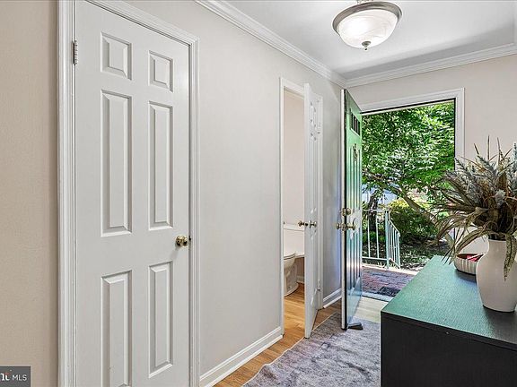 4th image of 432 N Park Dr