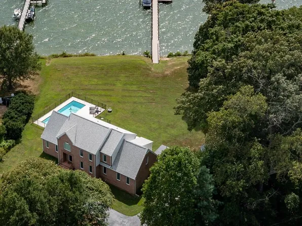 629 Cedar Pointe Dr, Weems, VA 22576