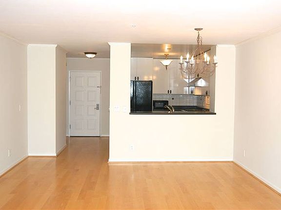 5th image of 1776 Sacramento St APT 405