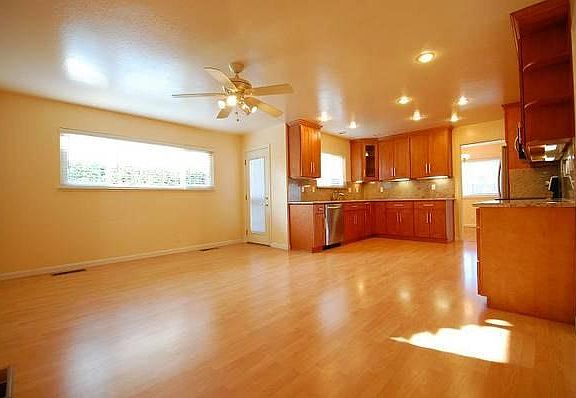 2nd image of 1255 Regency Pl