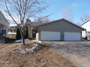 1548 Roundhouse Cir, Shakopee, MN 55379