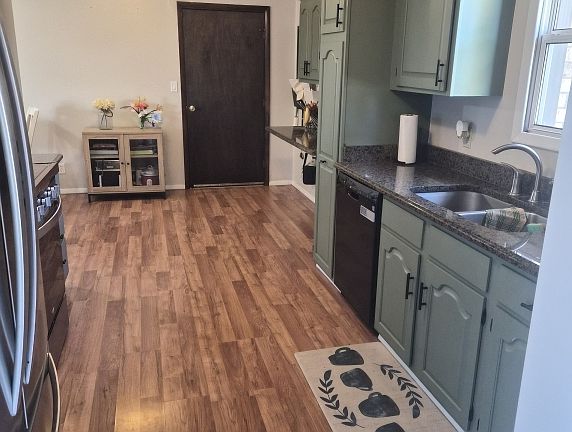 5th image of 2000 Windsor Ln