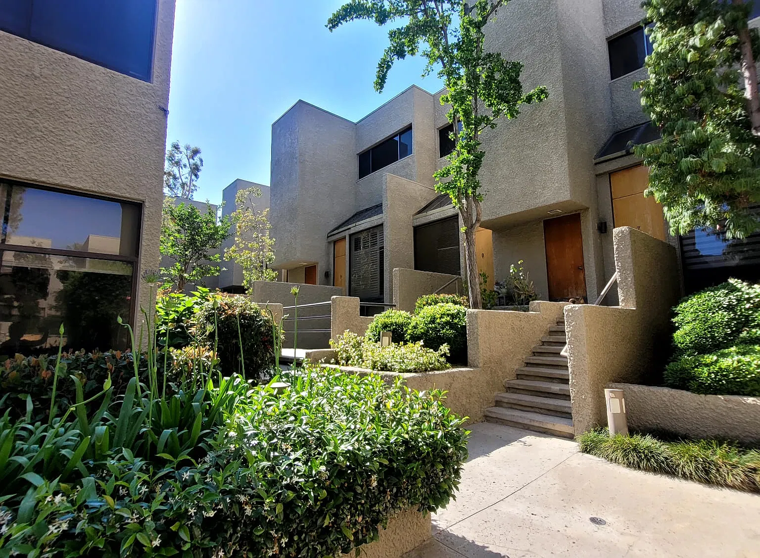 2 bed, 2.5 bath, 1278 sqft, $3,900 — Photo 2