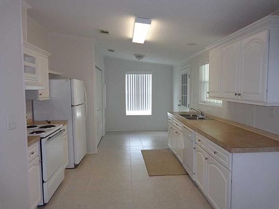 5th image of 251 S Westwind Ct