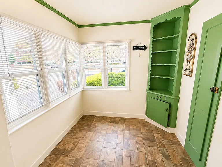 324 Mansion Ave — Photo 9
