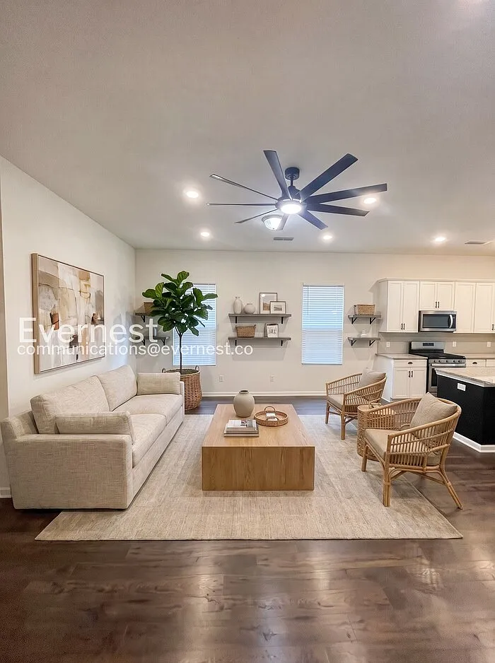 3 bed, 3.0 bath, 2023 sqft, $2,565 — Photo 2