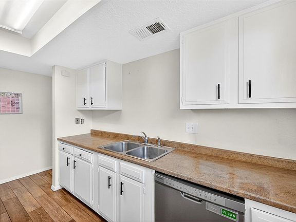 3rd image of 6975 Chasewood Dr