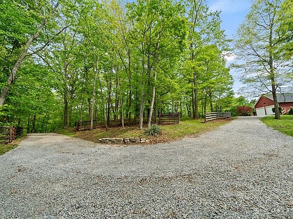 3rd image of 1393 Dutch Thomas Rd