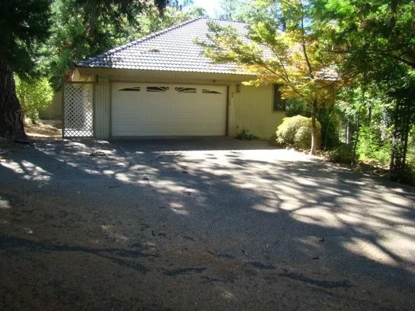 34 Hilltop Ct, Murphys, CA 95247